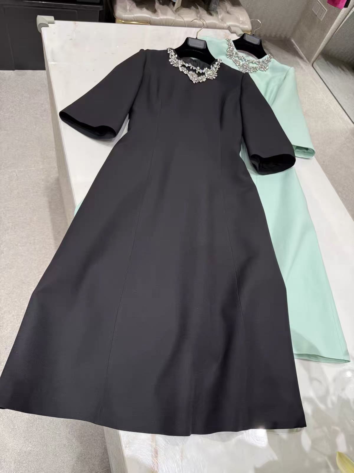 고급 실크 울 소재의 민트 그린 여성용 미디 드레스,  - Midi Dress 리뷰 및 가격